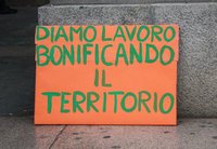 sit_in_carlofortini_preoccupati.jpg